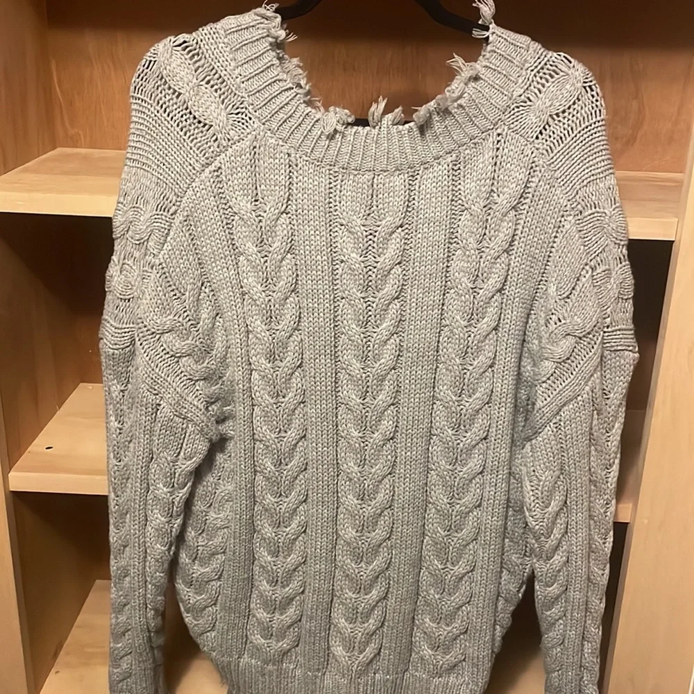 Entro Gray Sweater! - Picture 3 of 3